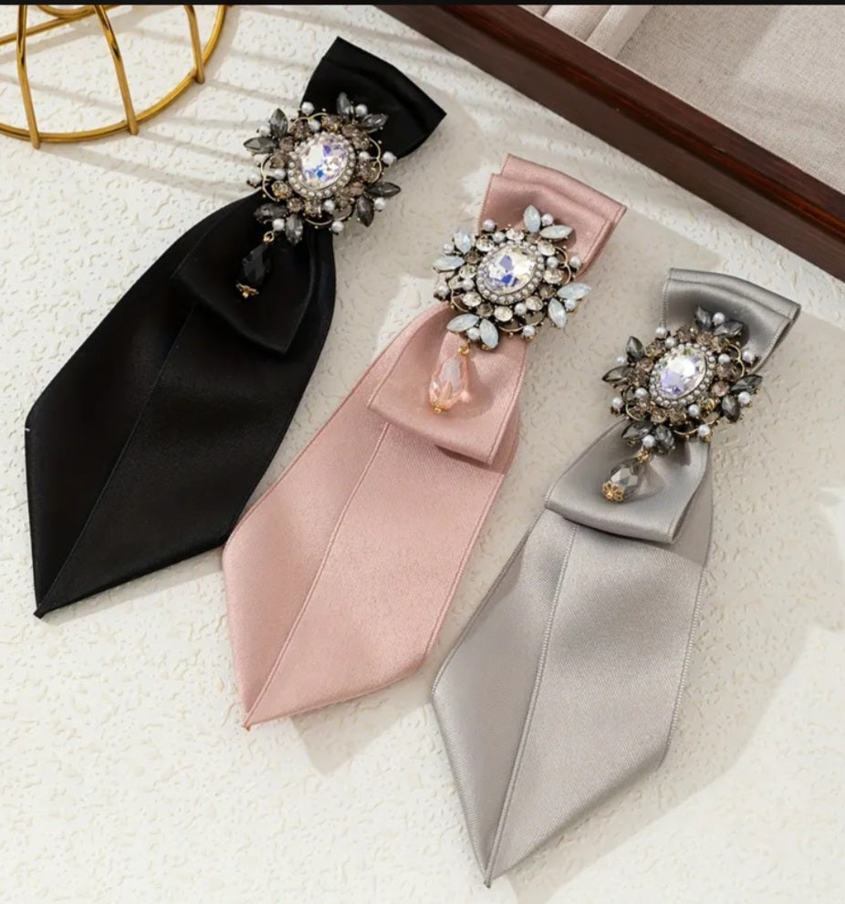 That Girl Bow Brooch